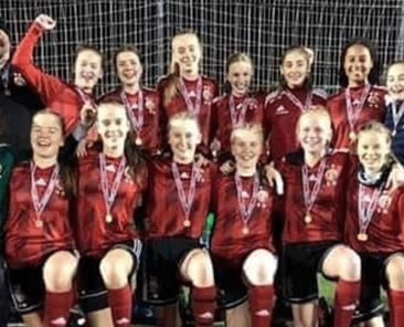 Standandi frá vinstru: Niels Petersen (Venjari), Barbara Haraldsen, Tóra Leo Mortansdóttir, Elsa Brimnes, Silja Muller, Elsa Lervig, Ida Mercy Chukwudy, Maria Frederiksen og Teitur M. Andreasen (Hjálparvenjari).
Húkandi frá vinstru: Gunnvá Lutzen, Bjørk F. Joensen, Anna Sigrunardóttir, Sára B. Jespersen, Josefina M. Meinhardsdóttir, Ester Ellingsgaard og Lea Tórarenni