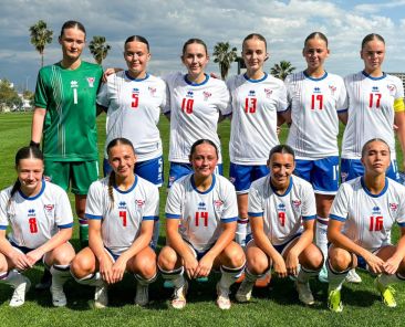 U19-landsliðið fyrr í ár í dysti ímóti Armenia