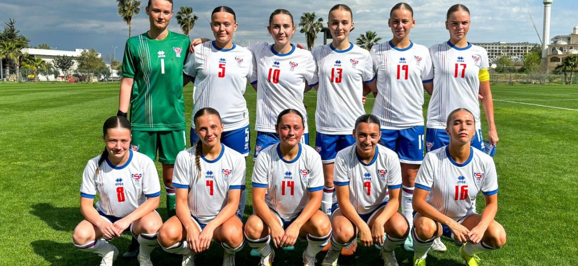 U19-landsliðið fyrr í ár í dysti ímóti Armenia